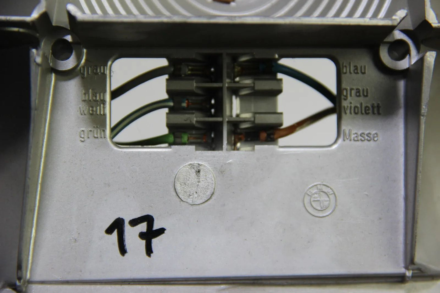 BMW E12 Lampenträger Rücklicht Heckleuchte Gehäuse rechts neu 63211354416