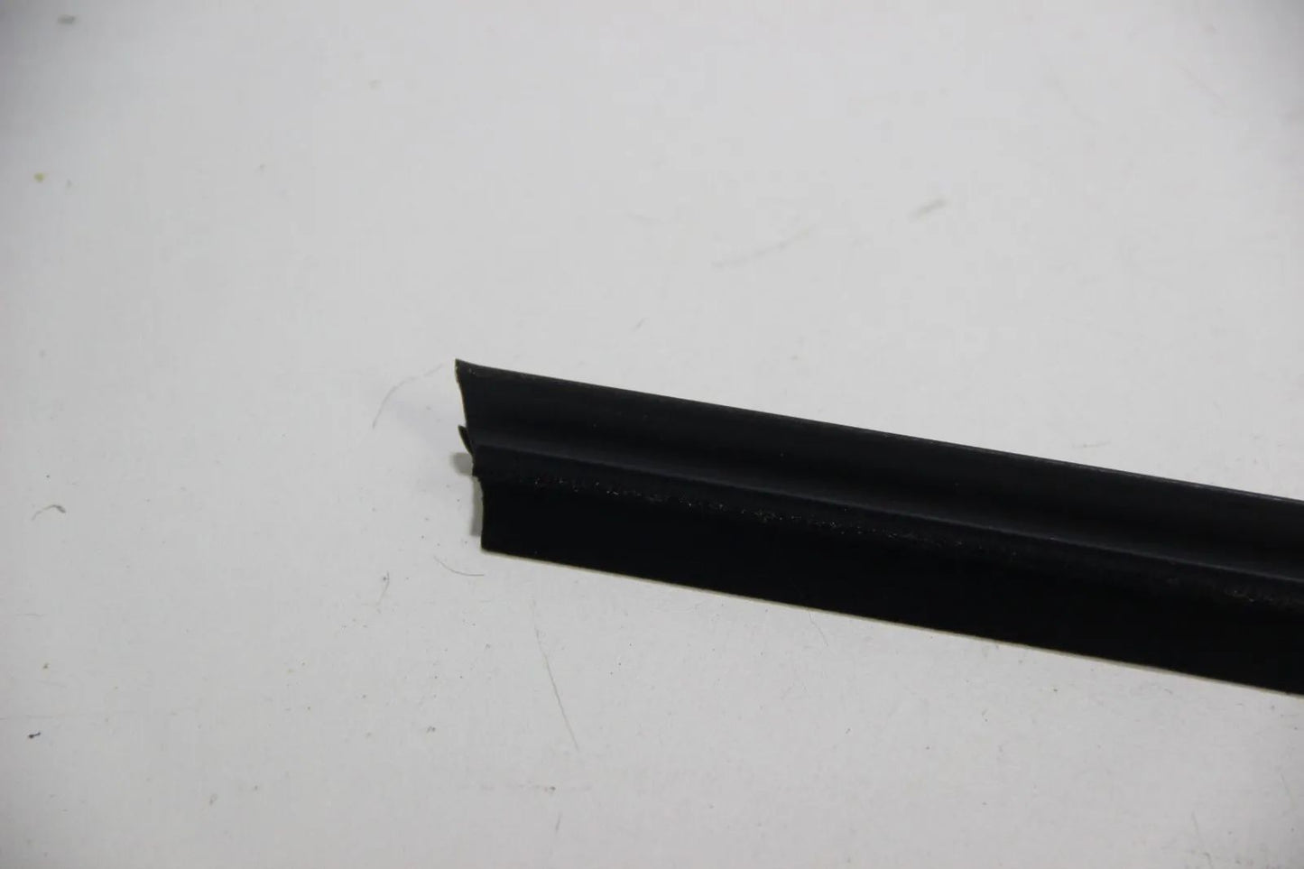 Original BMW E30 316i-325i M3 Fensterschachtabdichtung aussen links 51211913055