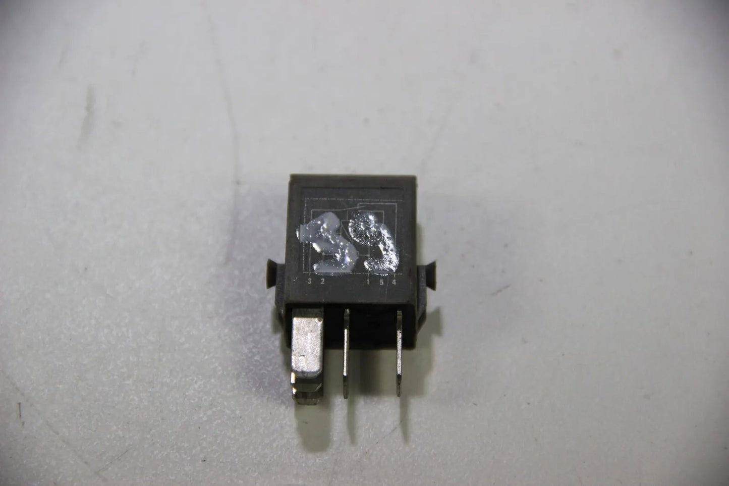 Original BMW E36 E90 E34 E32 E38 Minirelais Relay  Wechsler grau 61361393415