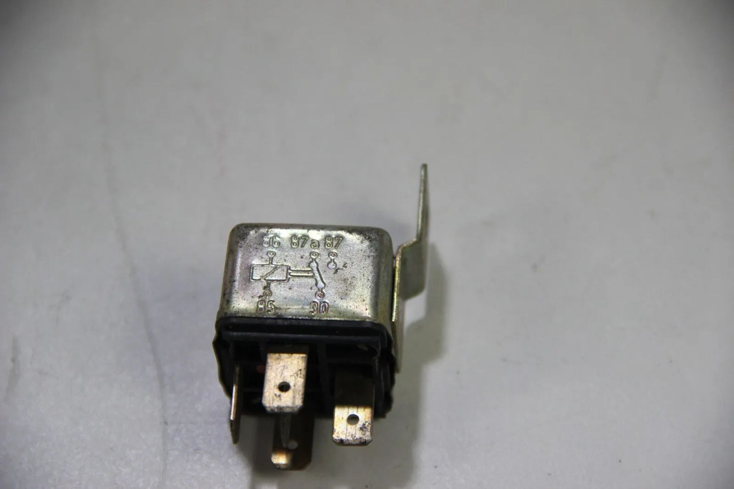 Original Bosch Relais Relay 24V 10/20A 0332204210  Oldtimer Relais