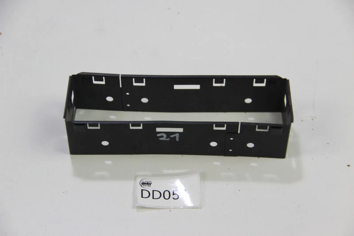 NEUBMW Original E23 E24 Radio Eibaurahmen NOS 65121375738