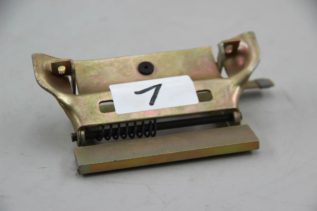 Original BMW E26 M1 S38 E21 315-323i Grundplatte rechts Türgriff 51211827258
