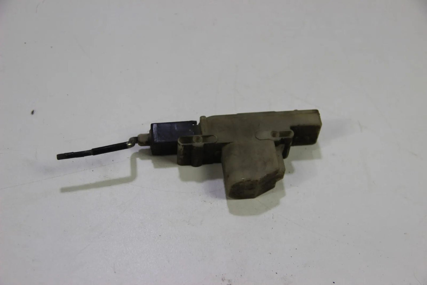 Original BMW E30 M3 Stellantrieb Einfüllklappe Tankklappe 51261372572