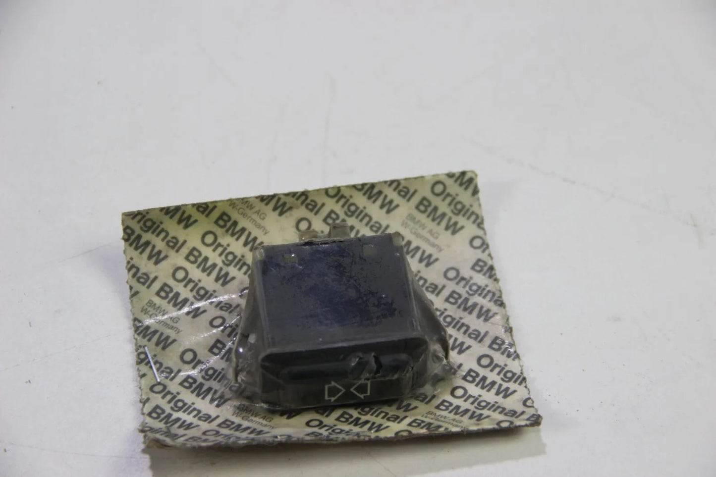 Original BMW E23 E28 E30  Schalter Switch Luftverteilung Mitte 61311366493