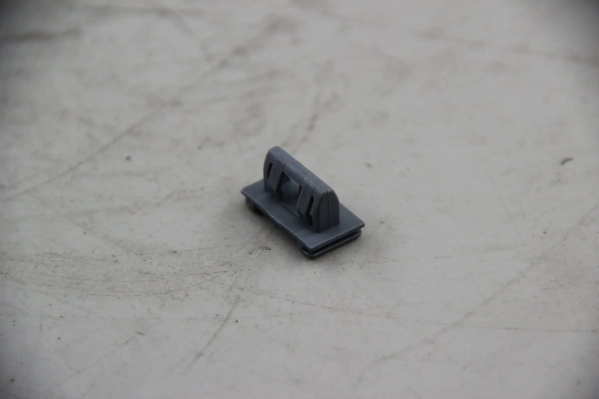 Original BMW E61 E83 E53 E70 Clip Panorama Glasdach NOS NLA 51447123304