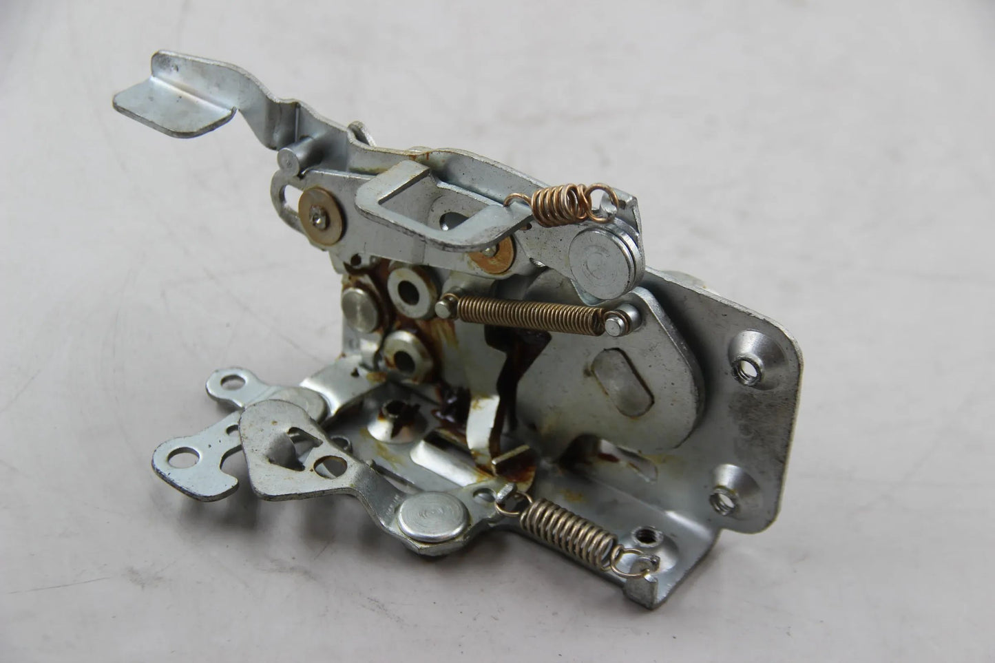 Original BMW E12 518 520 525 528 520i 530i Schloss vorne links 51211823601