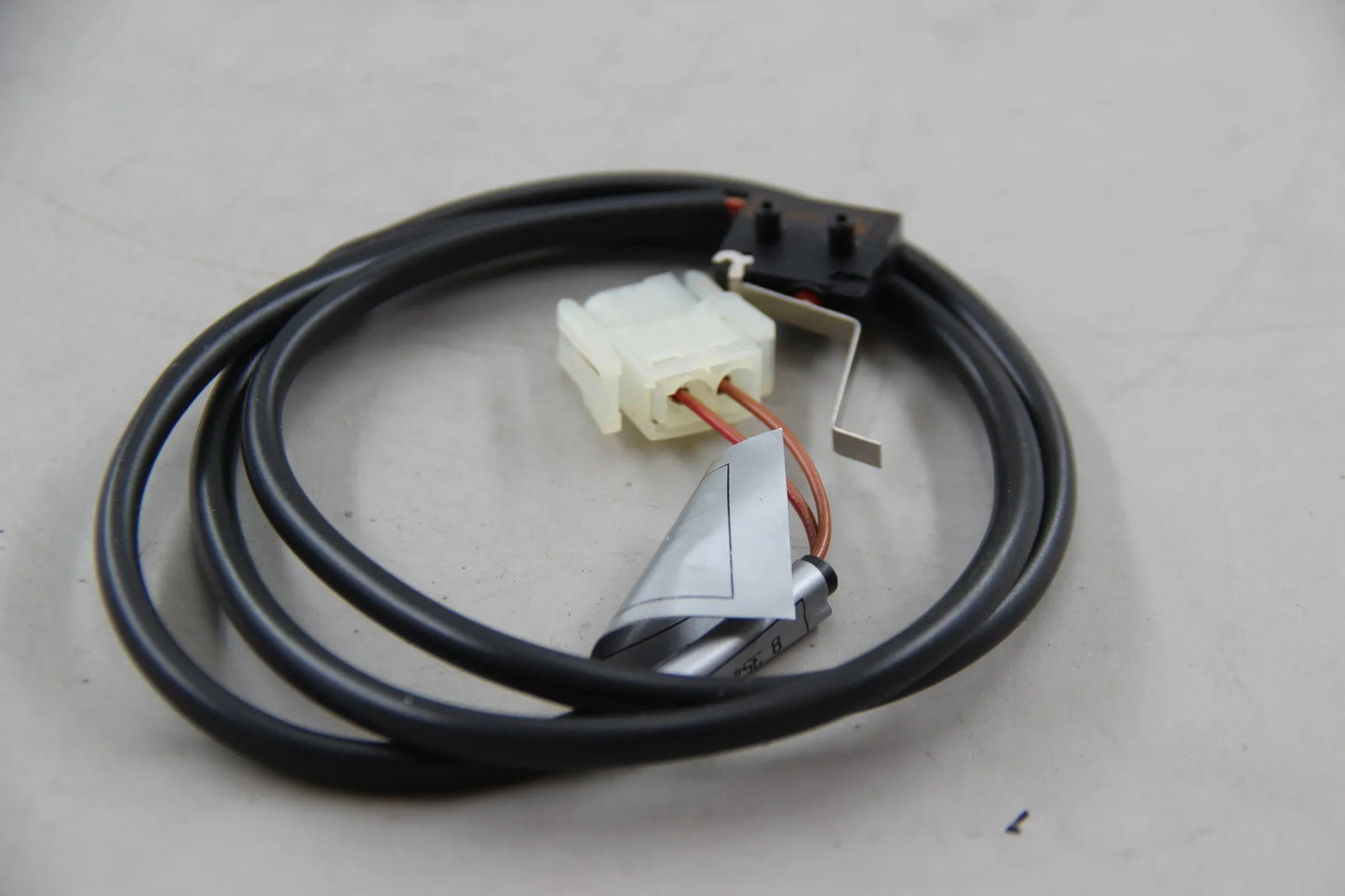 Original BMW E31 840i Mikroschalter Lehnenverriegelung "R" 61318354130