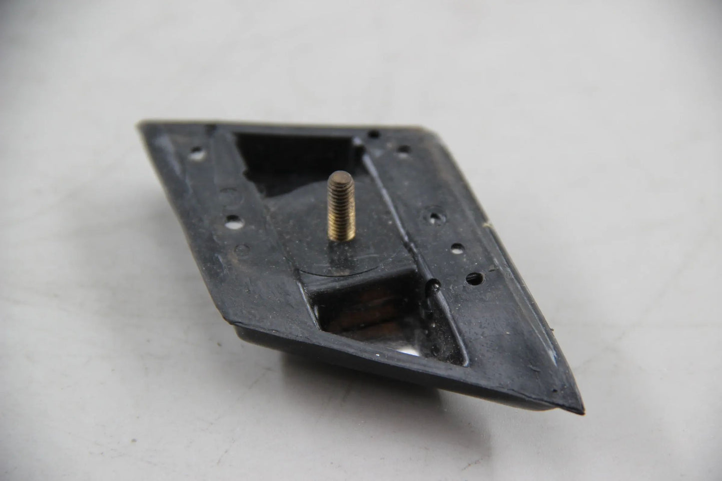 Original BMW E12 518i-535i Stossleiste Seitenwand hinten rechts 51131817578