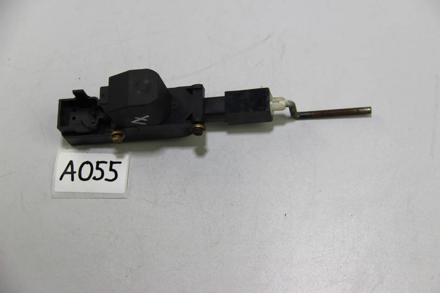 Original BMW E32 E34 Stellantrieb ZV Kraftstoffklappe 51261378397