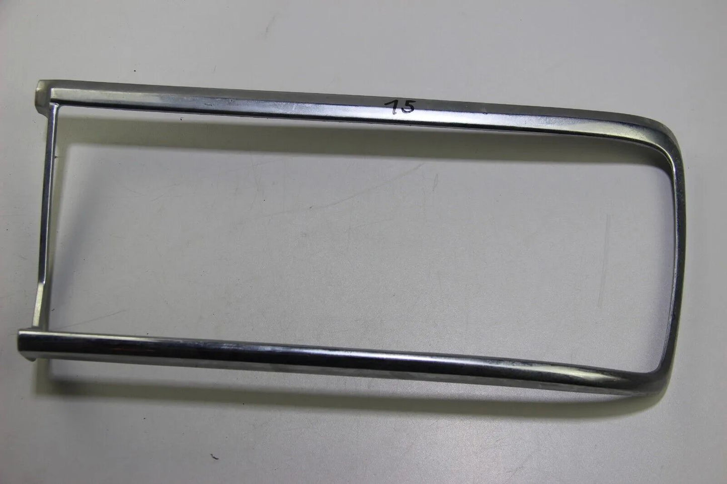 BMW E12 Heckleuchte Rücklicht Heckleuchte rechts chrom Rahmen taillight frame