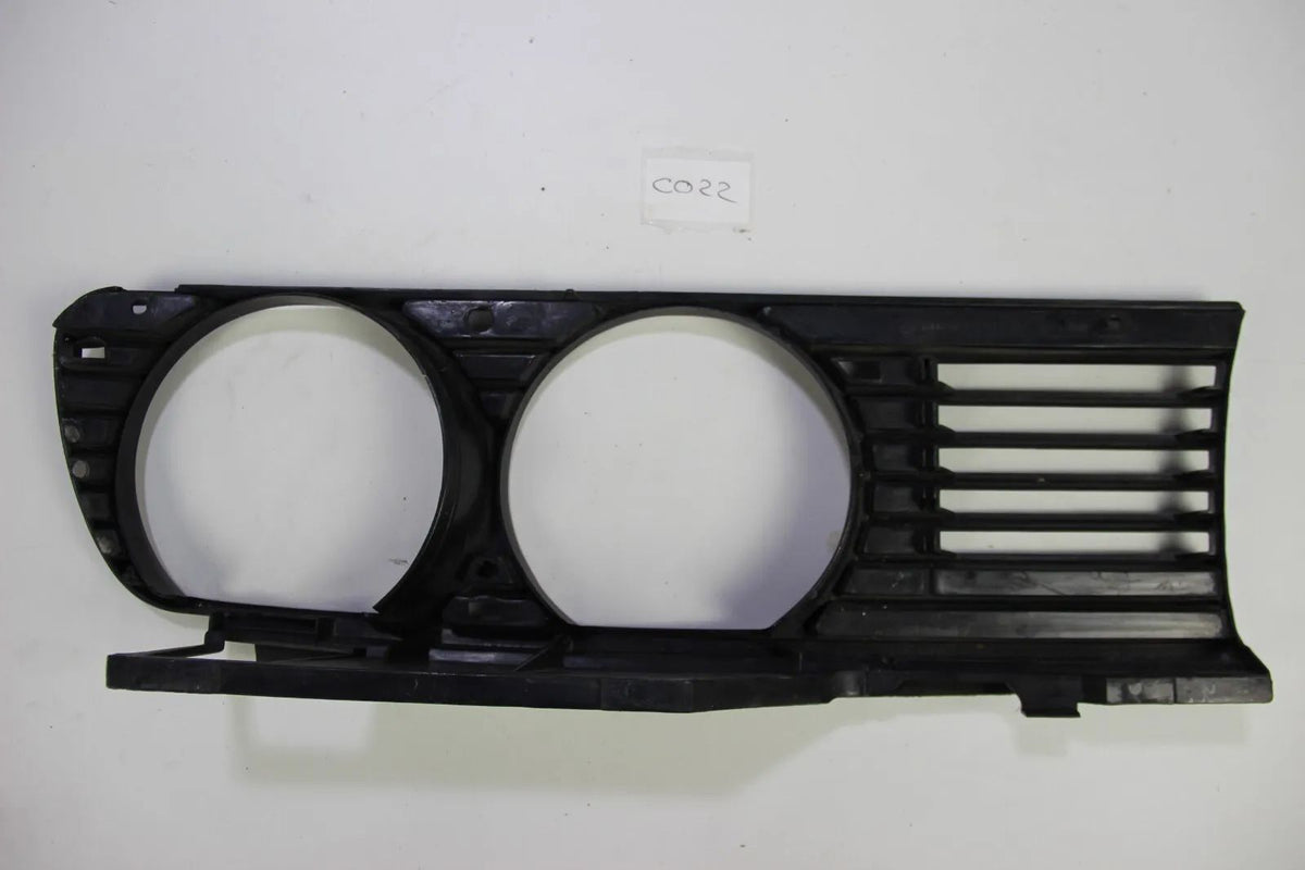 Original BMW E30 Scheinwerfer Umrandung Rechts Ziergitter Grill 1876092 3er