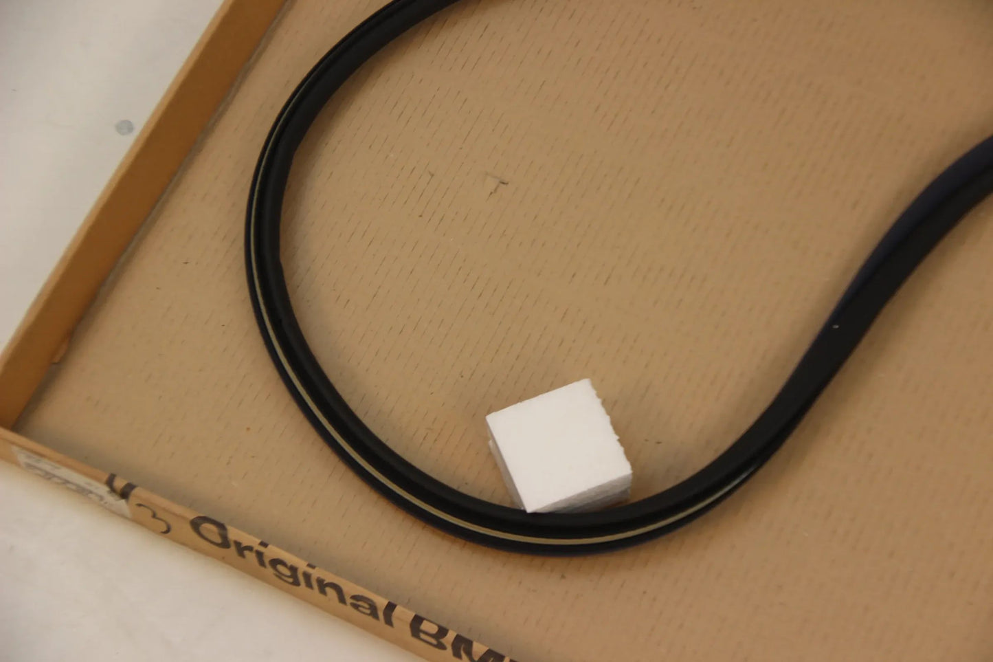 Original BMW E34 518i-540i M5 3.6 3.8 Kantenschutz vorne NOS 51728137771