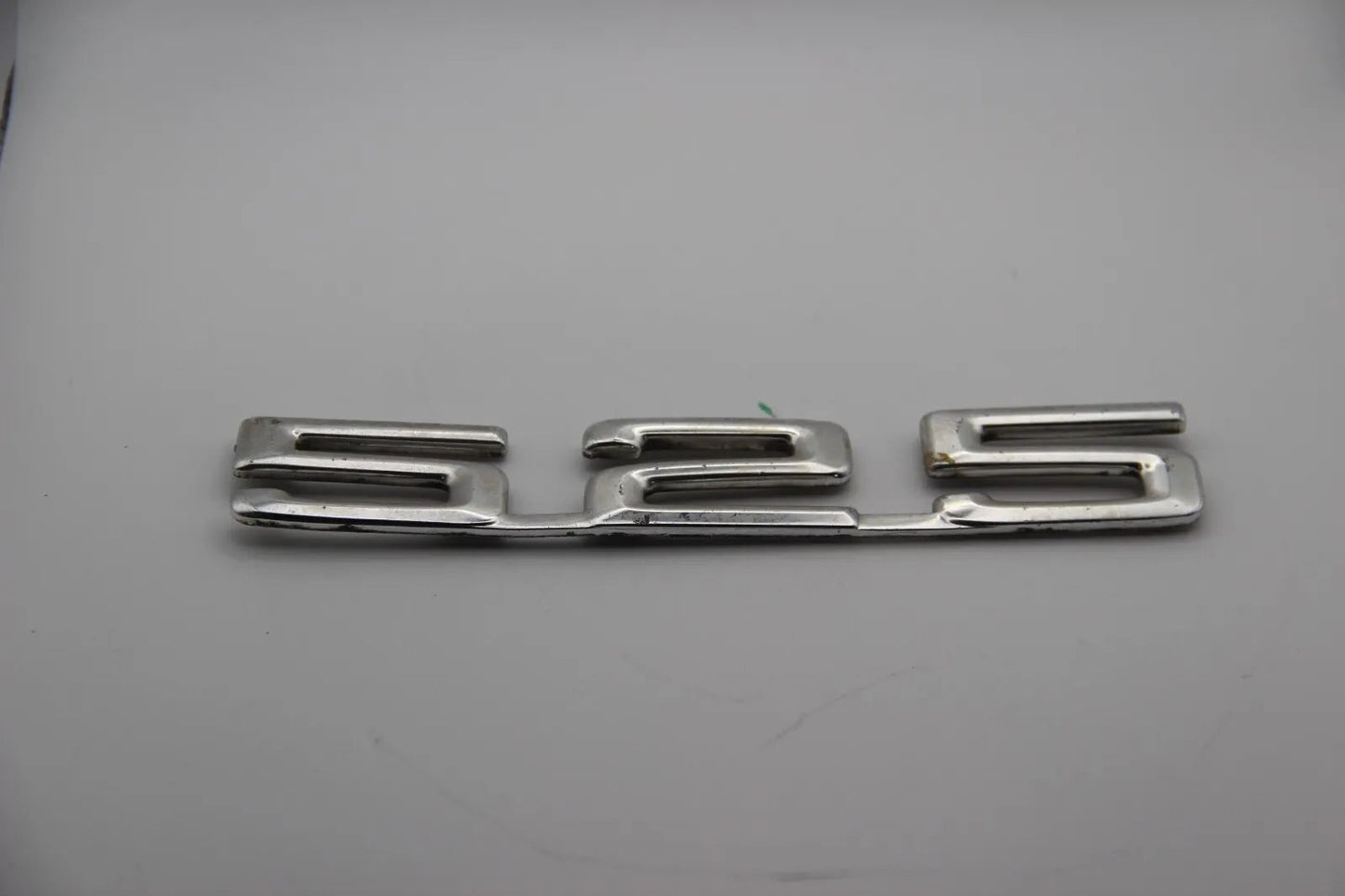 Original BMW E12 525 Modellbezeichnung Emblem Badge Schriftzug 51141869975