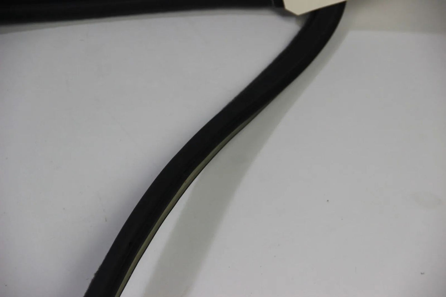 BMW E30 4-Türer Limo Touring 316i-325i Türdichtung hinten links Kantenschutz