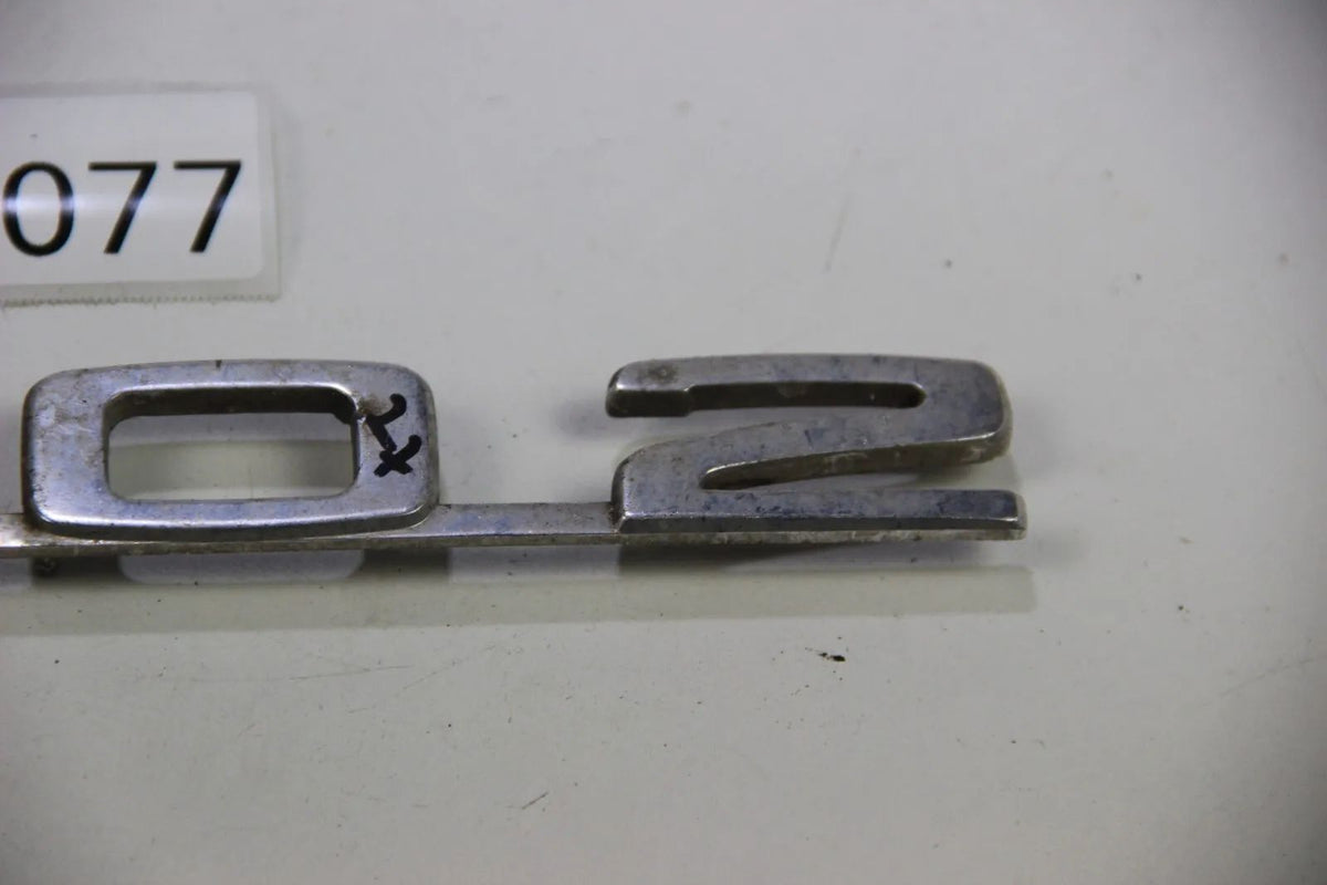 Original BMW E10 Modellbezeichnung Schriftzug Badge 1802 Kofferraumklappe