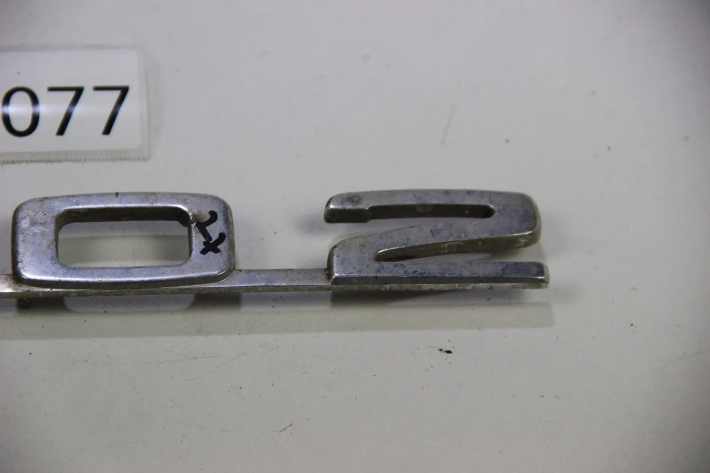 Original BMW E10 Modellbezeichnung Schriftzug Badge 1802 Kofferraumklappe