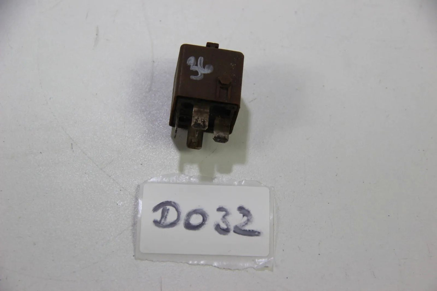 Original BMW E30 E46 E34 E32 E31 Relais Doppelschliesser schwarz 61361388364