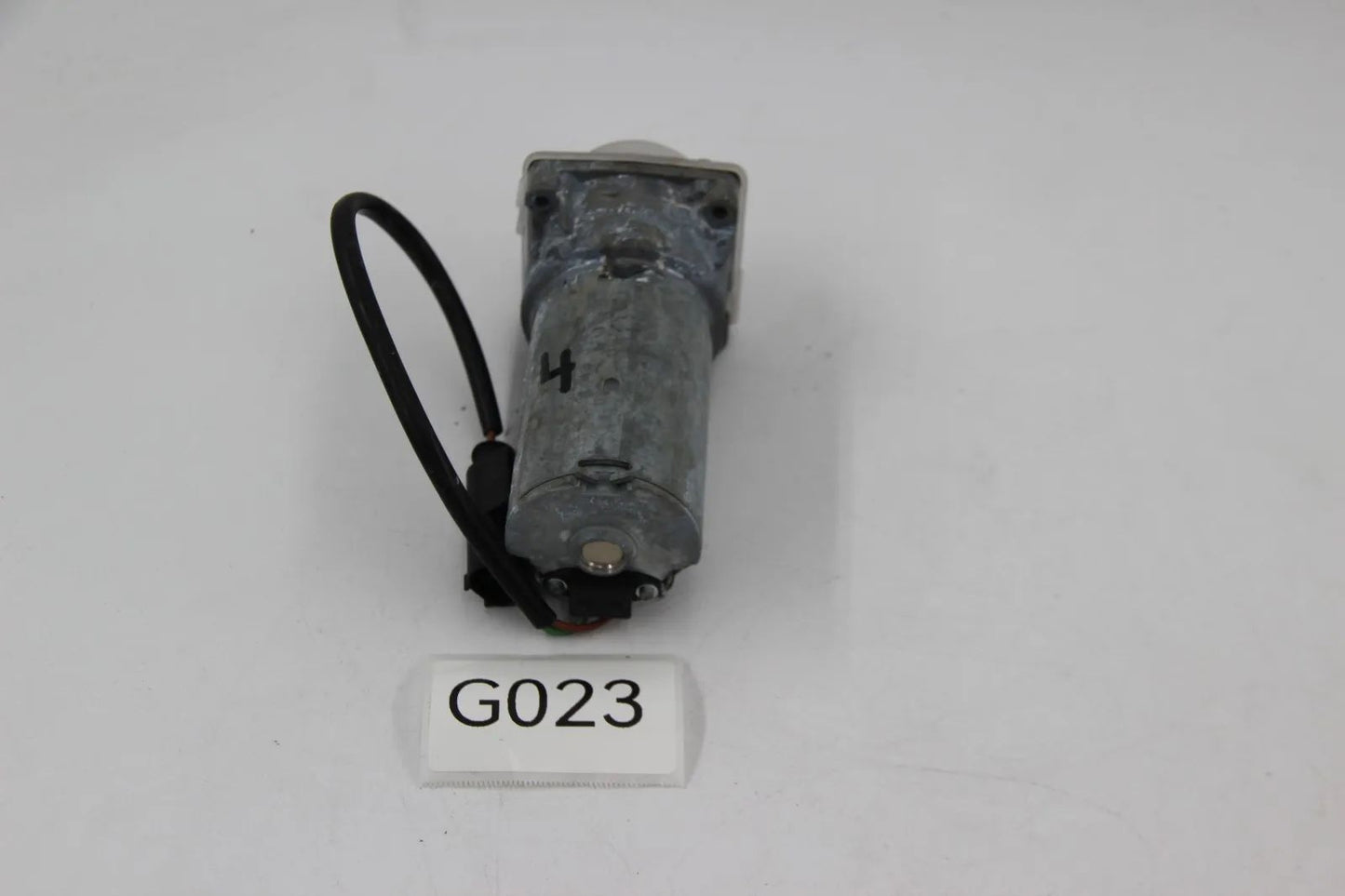 BMW E39 520i-540i M5 E38 728i-750iLS Zusatzwasserpump Wasserventil 64118375237