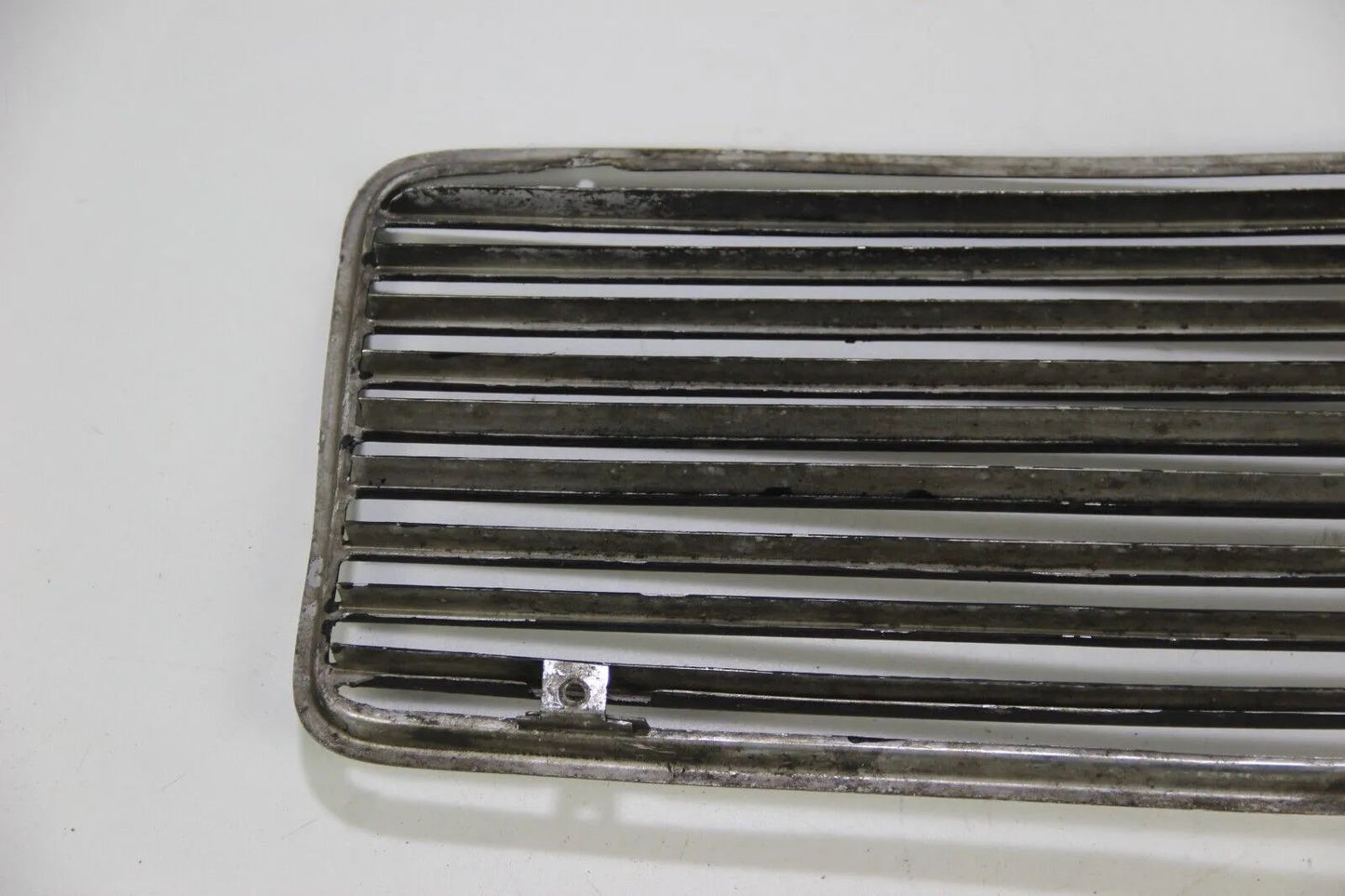 BMW E10 1502 1602 1802 2002  Ziergitter vorne Chrom Schwarz Rechts Zierleiste