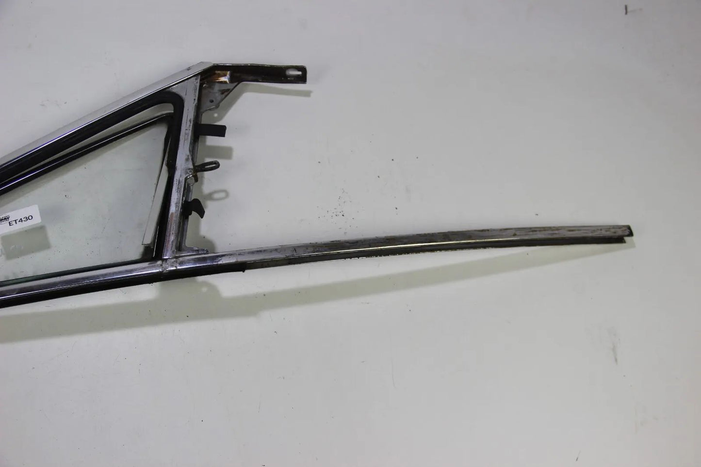 Original BMW E10 1502-2002  Dreiecksscheibe vorne rechts Klar Scheibenrahmen