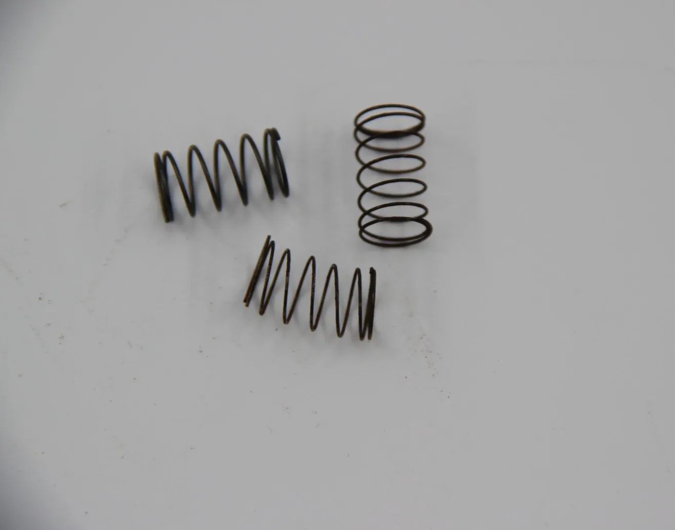 Original BMW E10 NK 4-Zyl E21 E12 M10  Druckfeder 3Stk NOS 13111252679