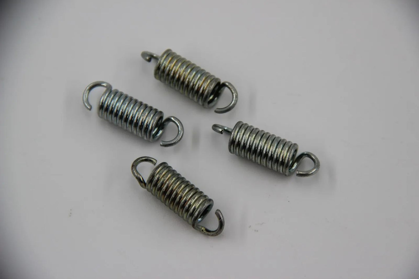 Original BMW E3 E9 E21 E30 E12 E28 E24 Zugfedern 4 Stück NOS 63121359719