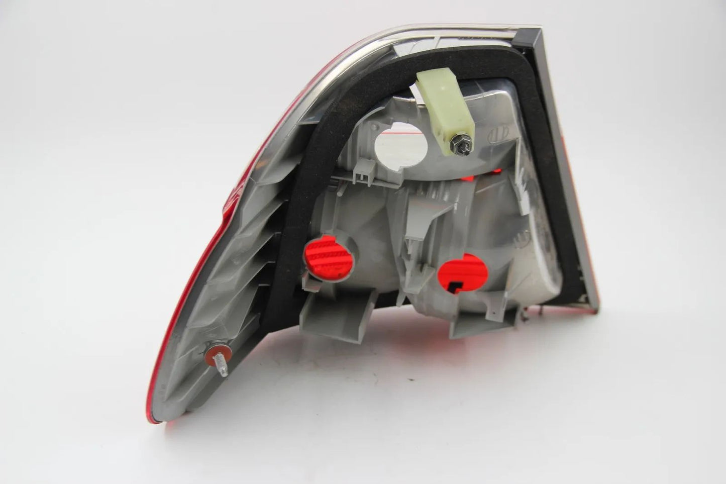 Original BMW E46 Limousine  Heckleuchte Seitenwand rechts weiss 63218383822