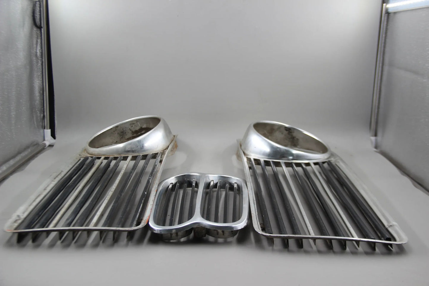 Original BMW E10 2002 ti tii Ziergitter links + rechts chrom Mitte chrom/schwarz 1808473 1808474 1801577