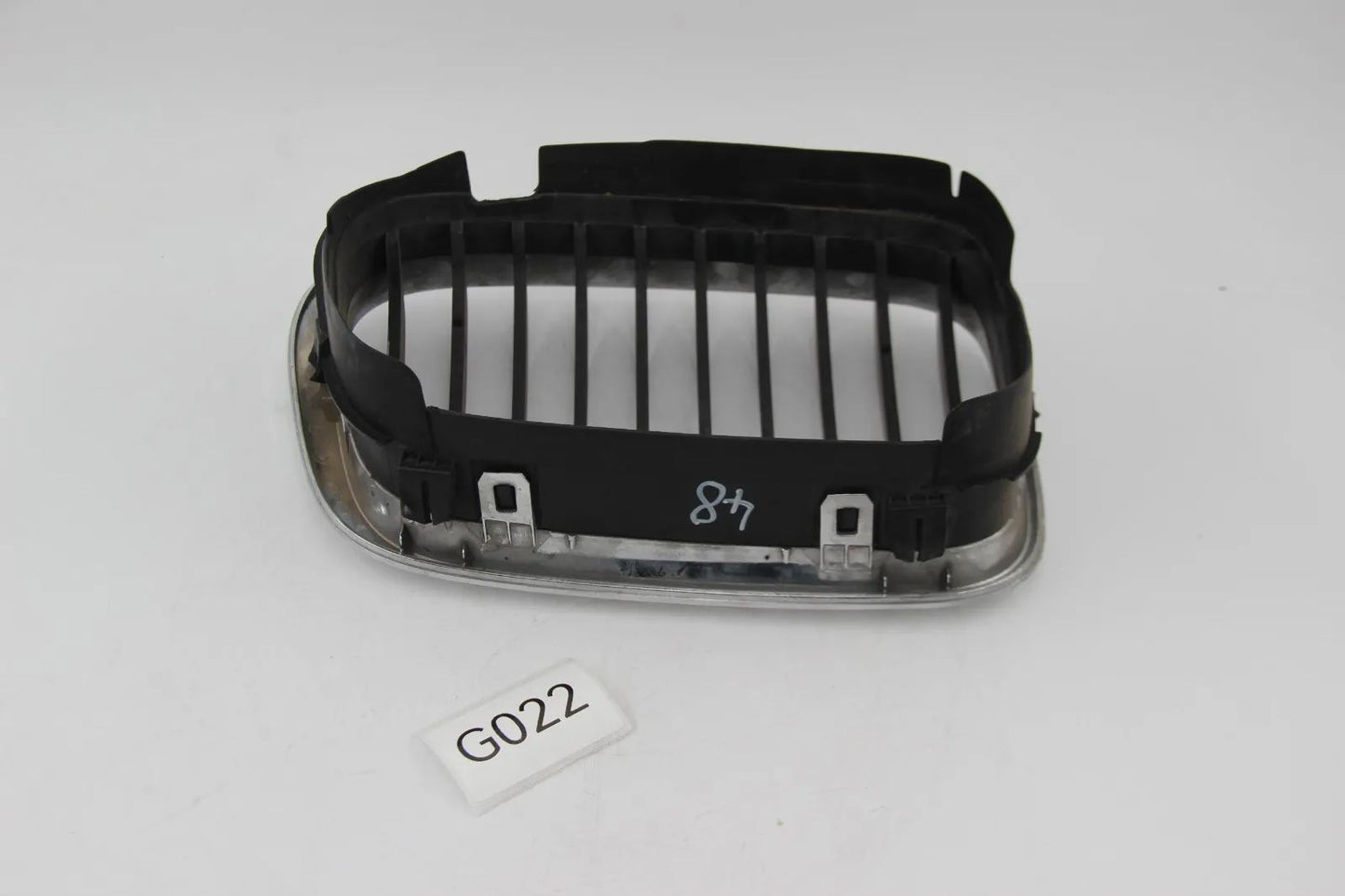 Original BMW E46 3er 316i-330i Limo Ziergitter Niere Vorne Links Chrom 8195055