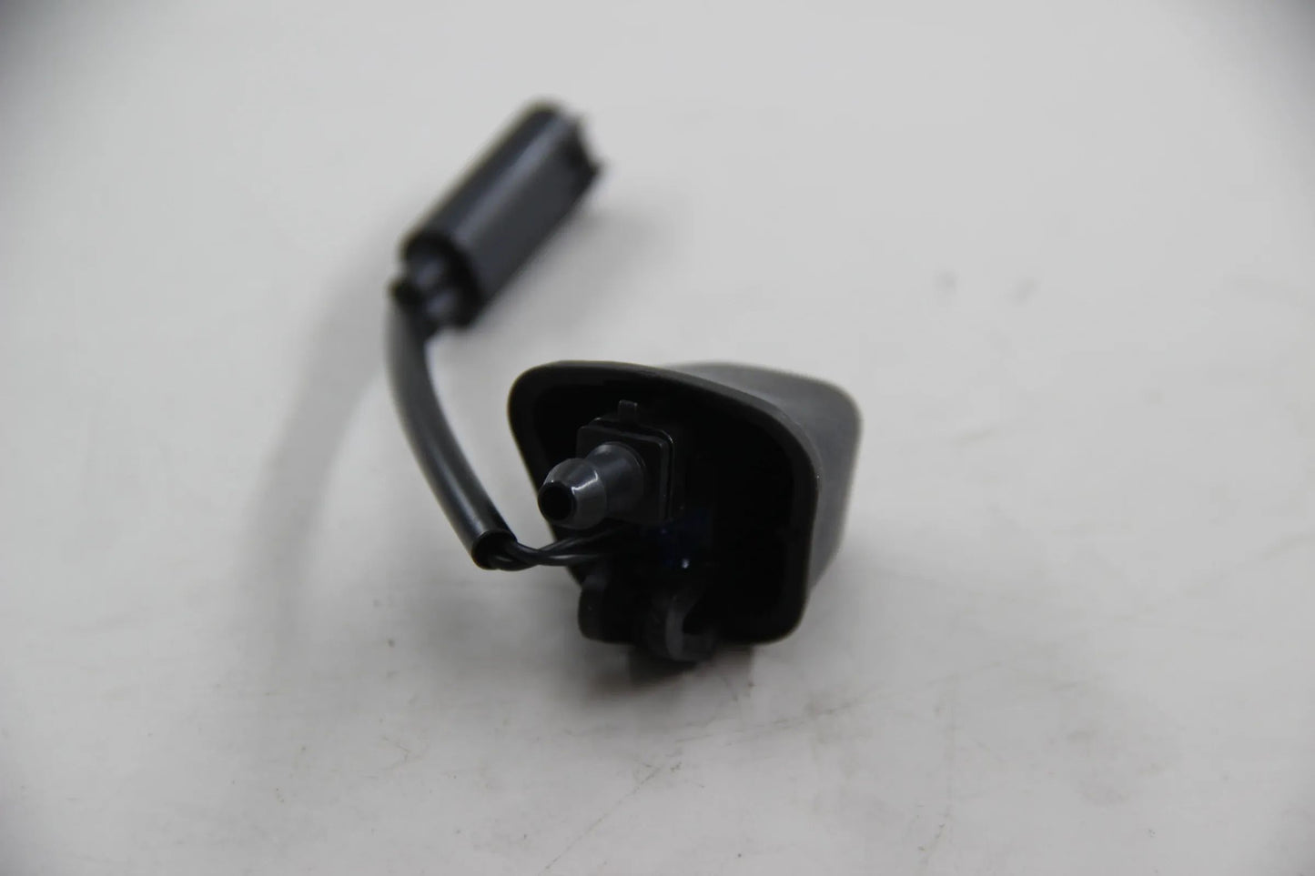 Original BMW E90 316i-335i M3 E91 E92 E93 Spritzdüse heizbar 61667131299
