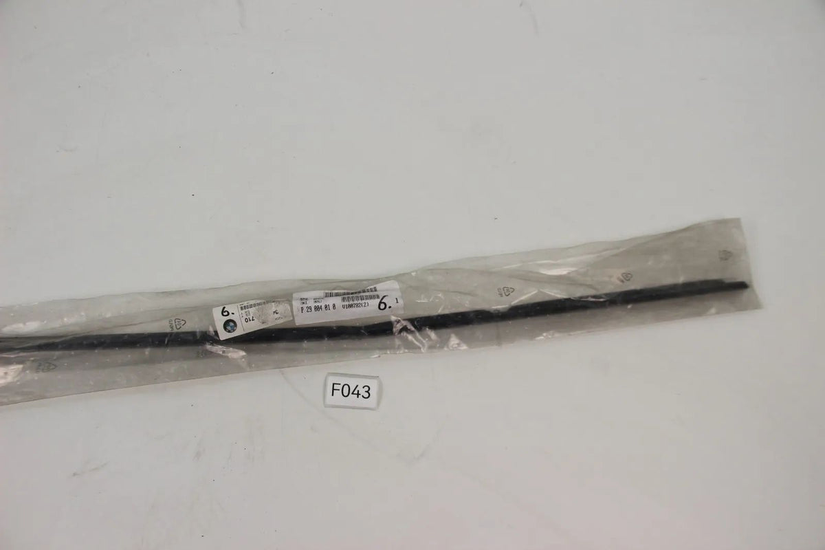 BMW E46 3er 316i-330i Limo Schachtabdeckung hinten aussen rechts 51348194710