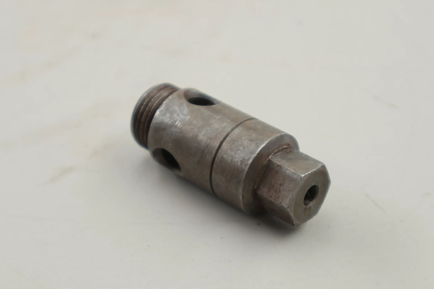 Mercedes-Benz M114 M130 Ölüberdruckventil Ölpumpe Überdruckventil