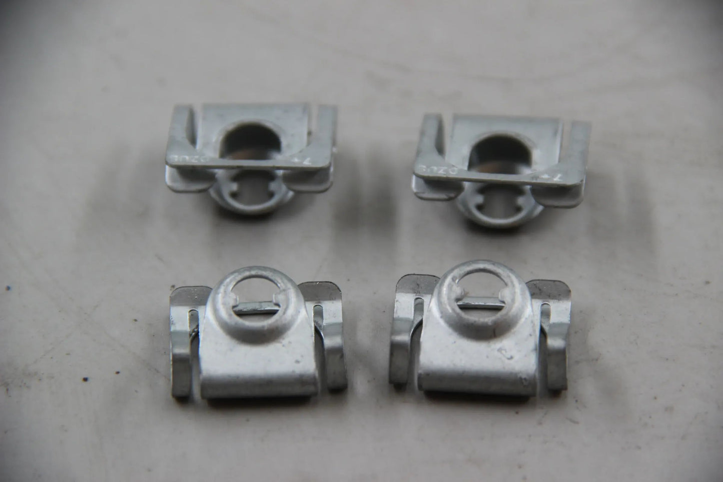 Orig. BMW E39 520i-540i E38 728i-750i L7 E52 Alpina V8 Z8 4x Klammer 51718176503