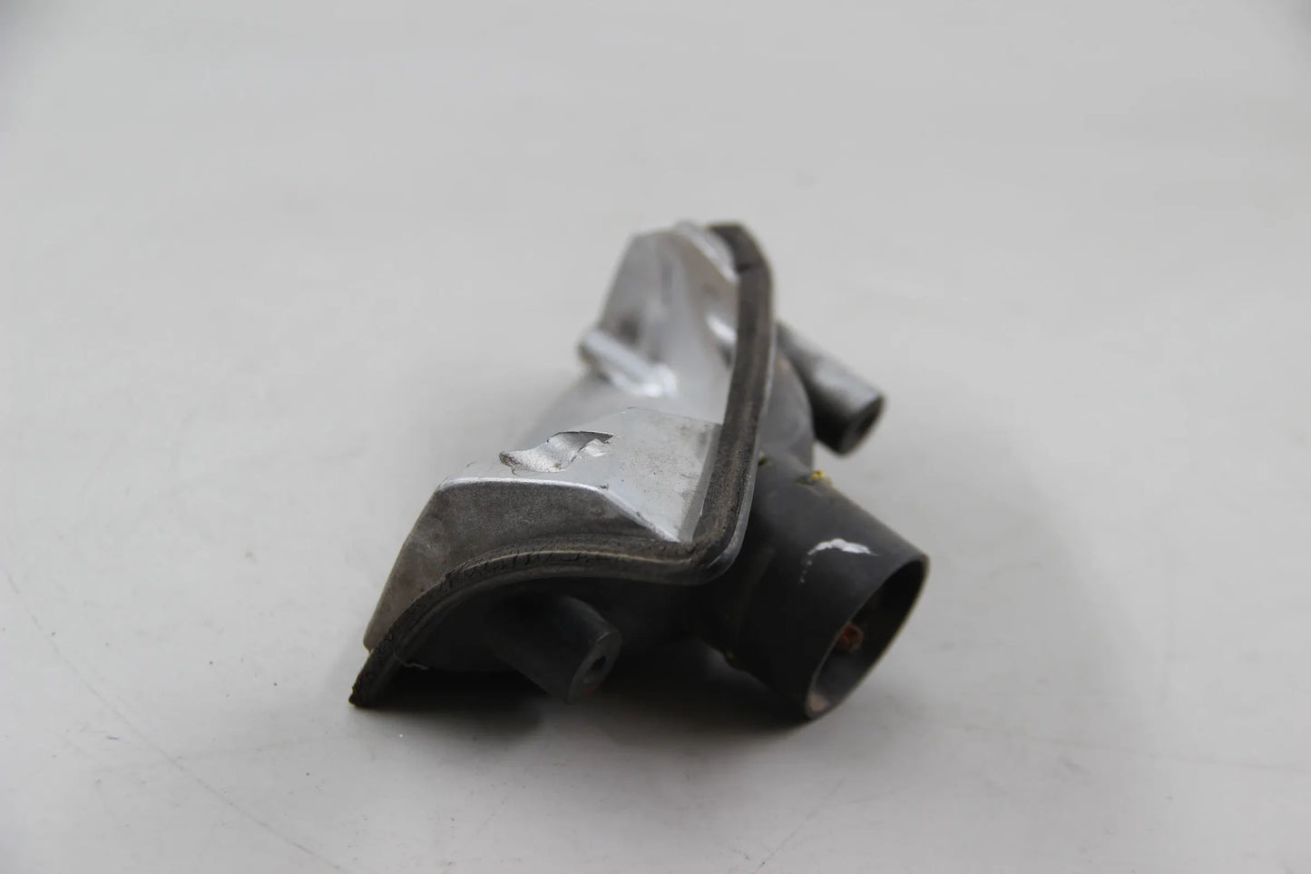 Original BMW E21 Blinker Halterung ohne Scheibe/Plastik Gehäuse links 1365745