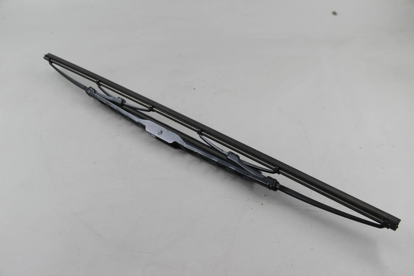 Original BMW E30 E36 Compact E28 Z1 Wischblatt mit Leitblech 61611386685