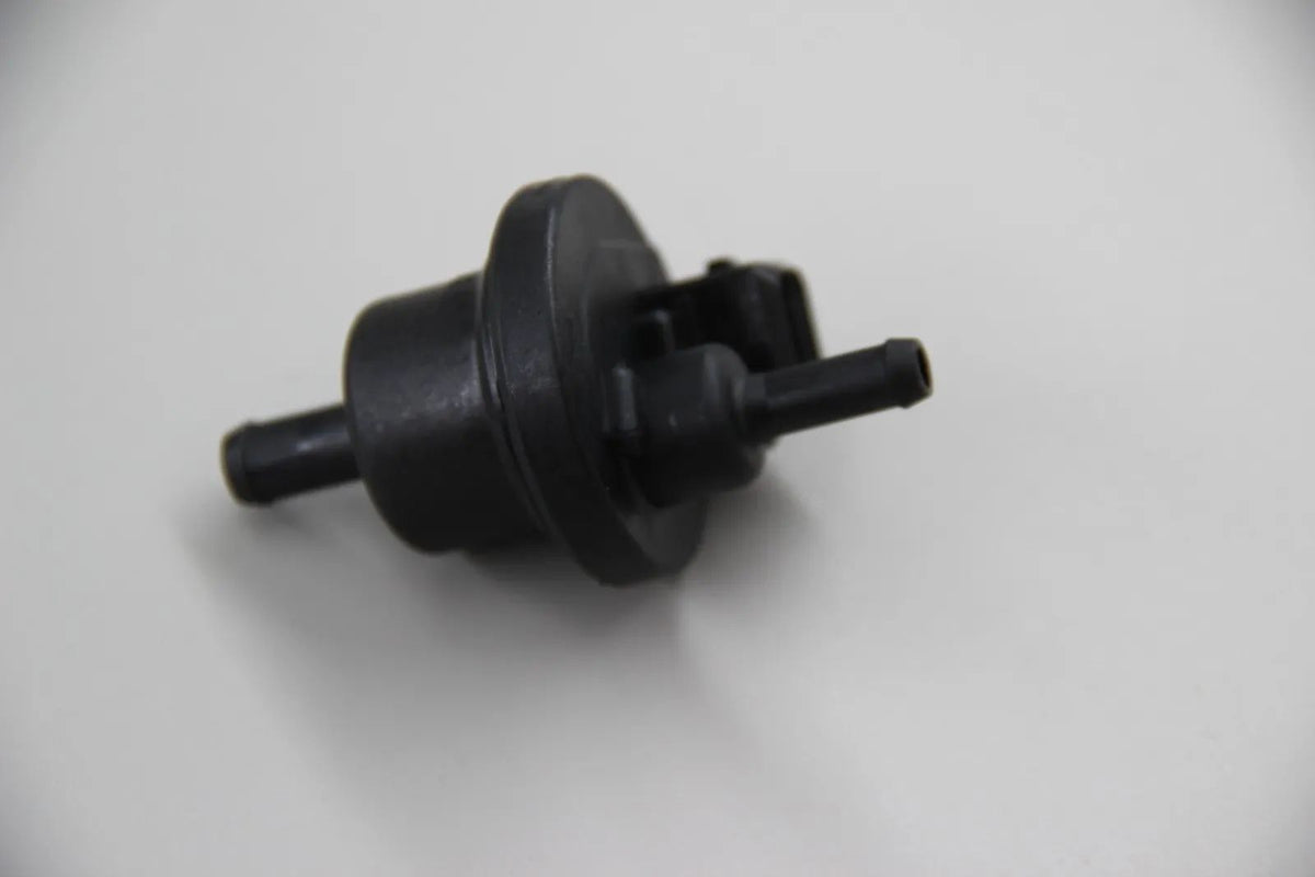 Original BMW E30 M3 E28 E34 E24 E32   Tankentlüftungsventil Bosch 13901711395