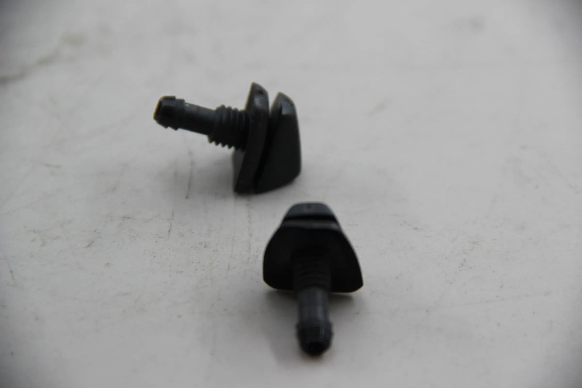 Original BMW E10 1600 ti 1602 2002 ti E26 E3 E9 E24 2x Spritzdüse 61661354822