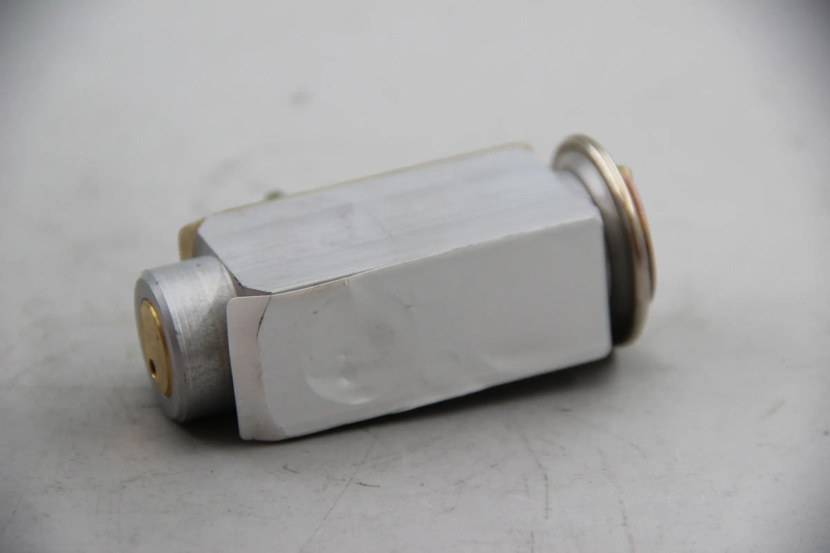 Original BMW E46 318i-328i Limousine Touring Expansionsventil NOS 64118372773