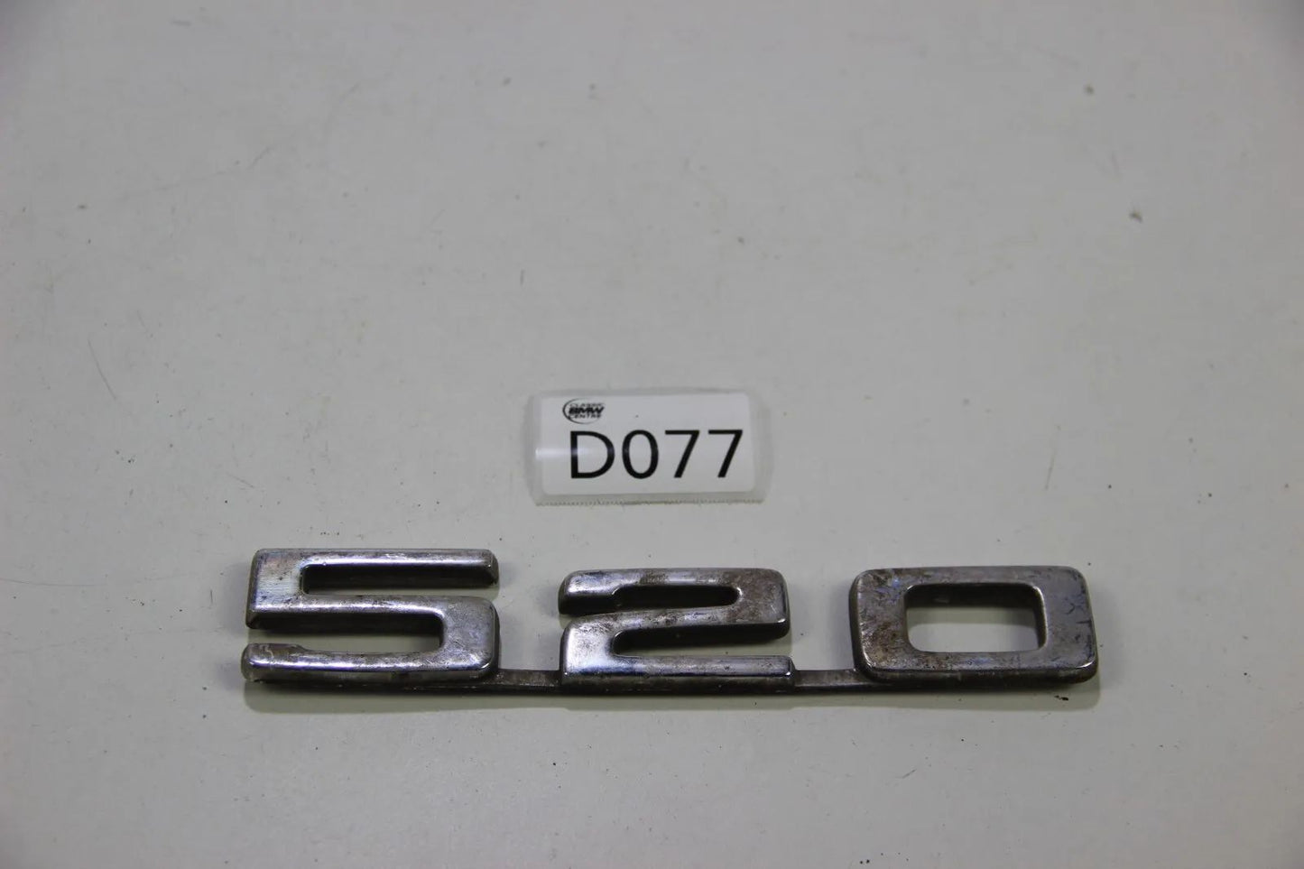 Original BMW E12 Modellbezeichnung Schriftzug Badge 520 Kofferraumklappe
