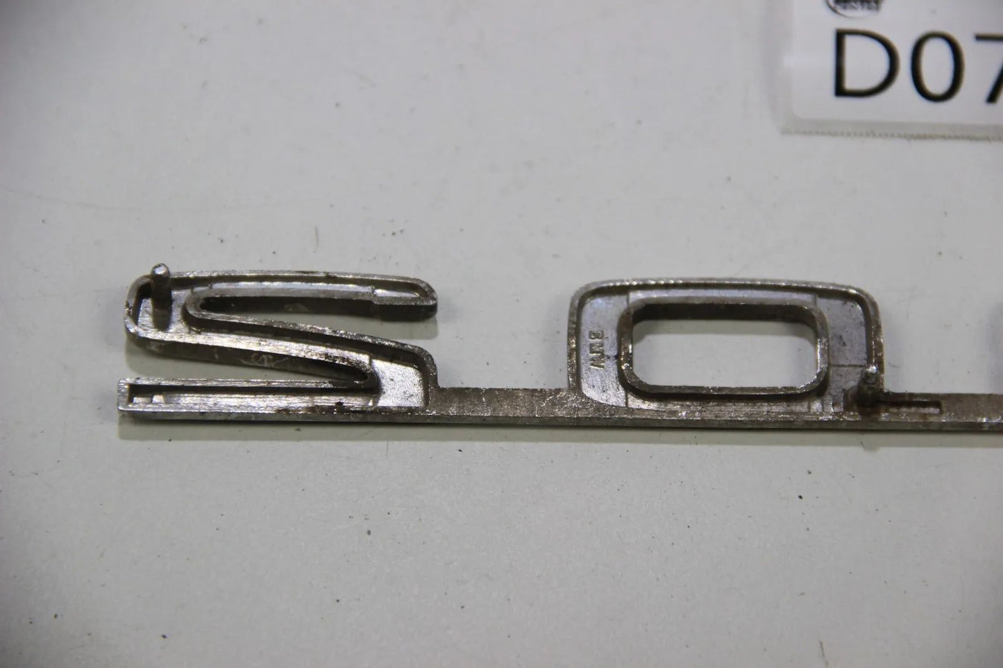Original BMW E10 Modellbezeichnung Schriftzug Badge 1802 Kofferraumklappe