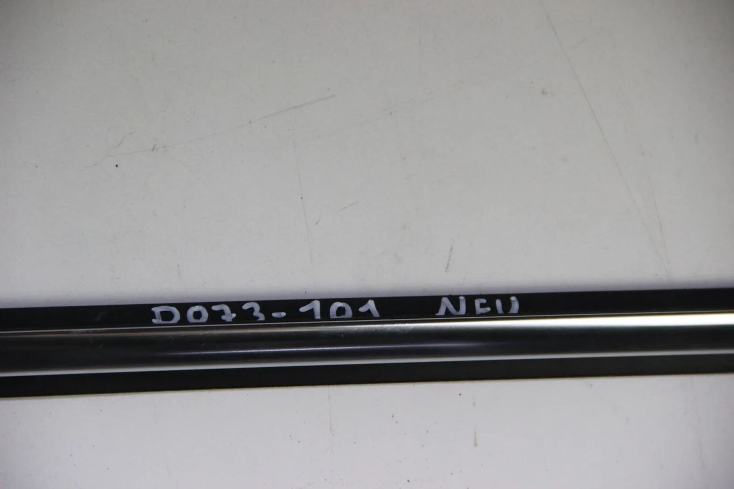 Original BMW E46 Coupe Cabrio Schachtabdeckung aussen links chrom 8226105