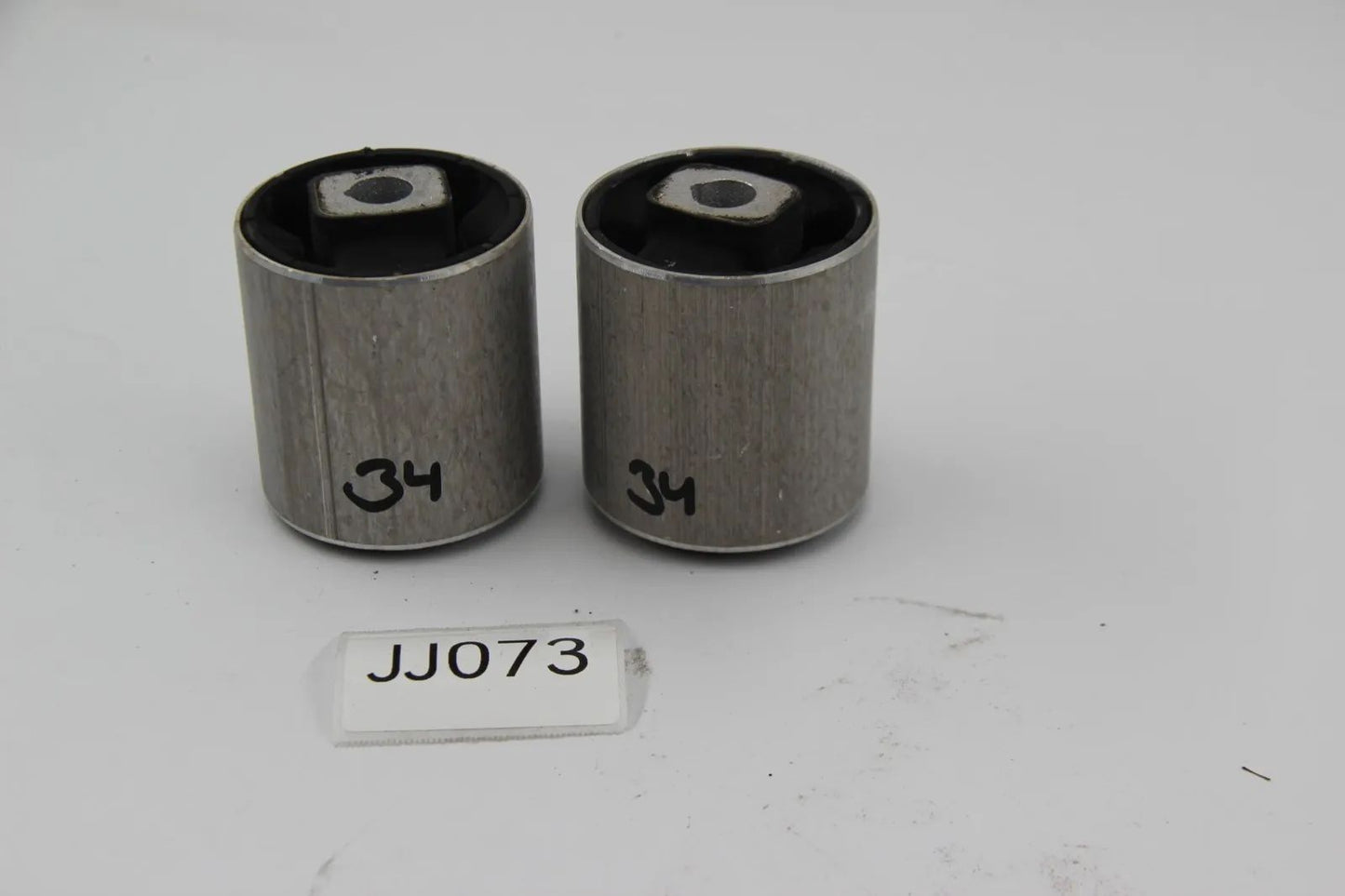 Orig BMW E39 520d-530i E52 ALPINA V8 Z8 Satz Gummilager Zugstrebe 31129068753