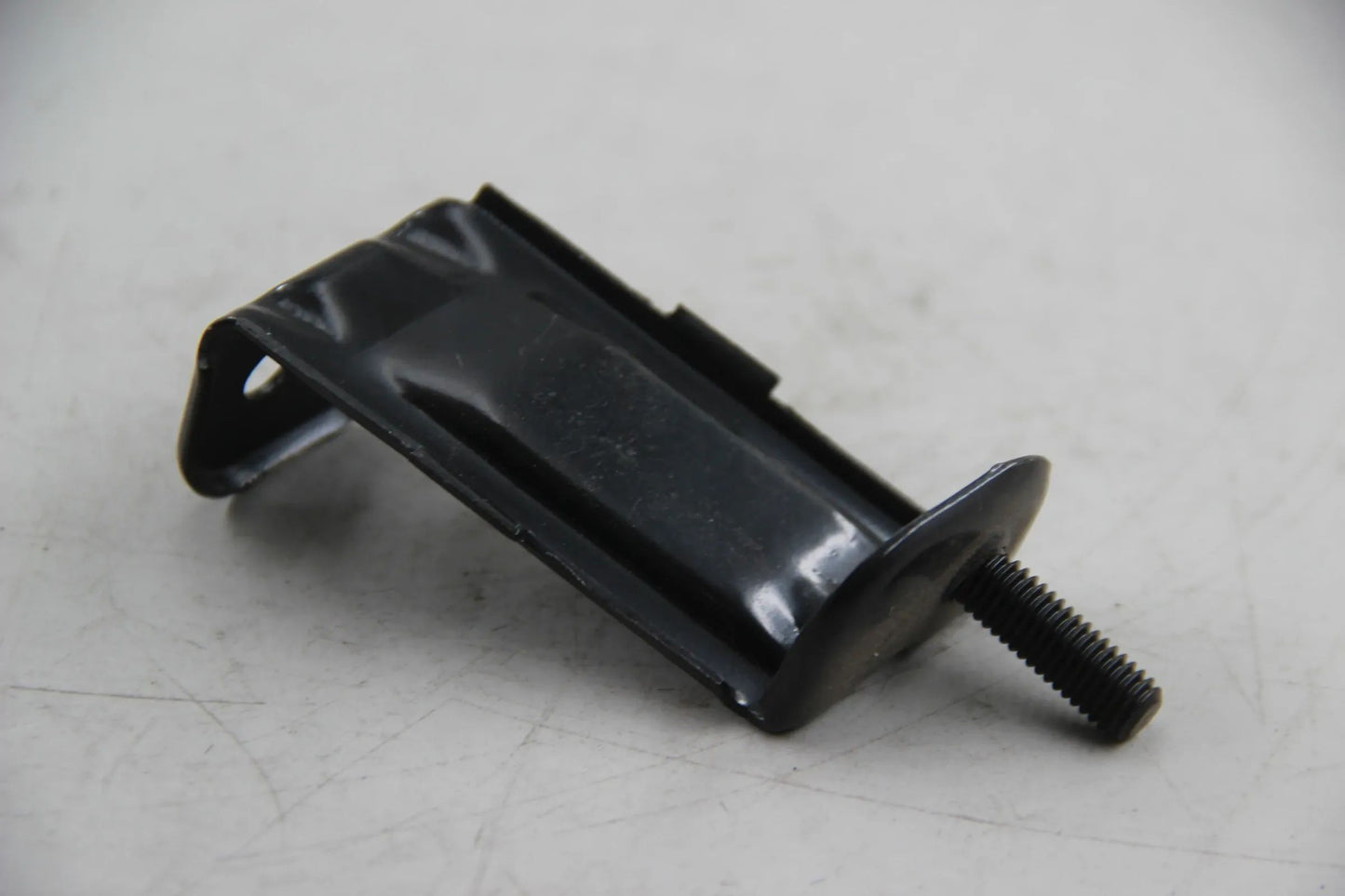 Original BMW E28 518i 520i 528i 533i 535i Halter links NOS NLA 51121867611