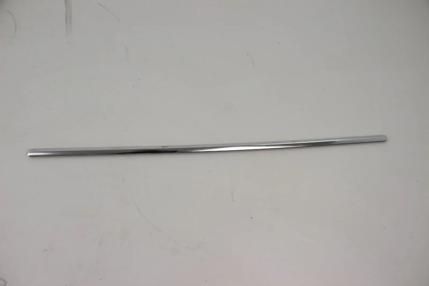 BMW E46 3er Touring 316i-330i Schachtabdeckung aussen rechts chrom hinten