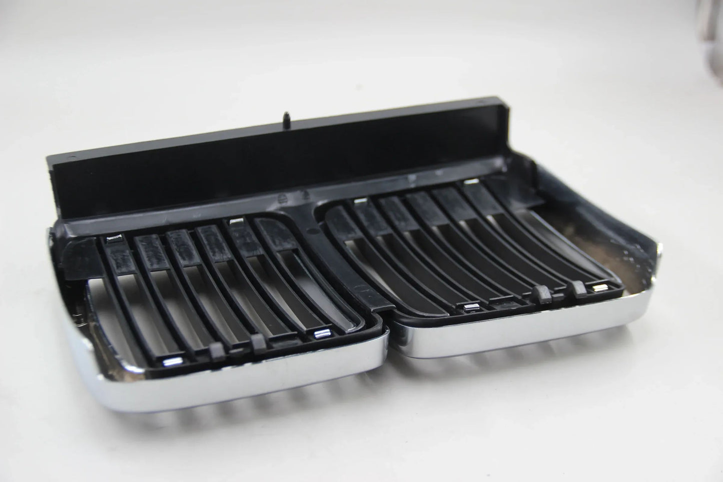 Original BMW E30 316 316i 318i 320i 323i 325i Ziergitter Mitte Niere 51131884350