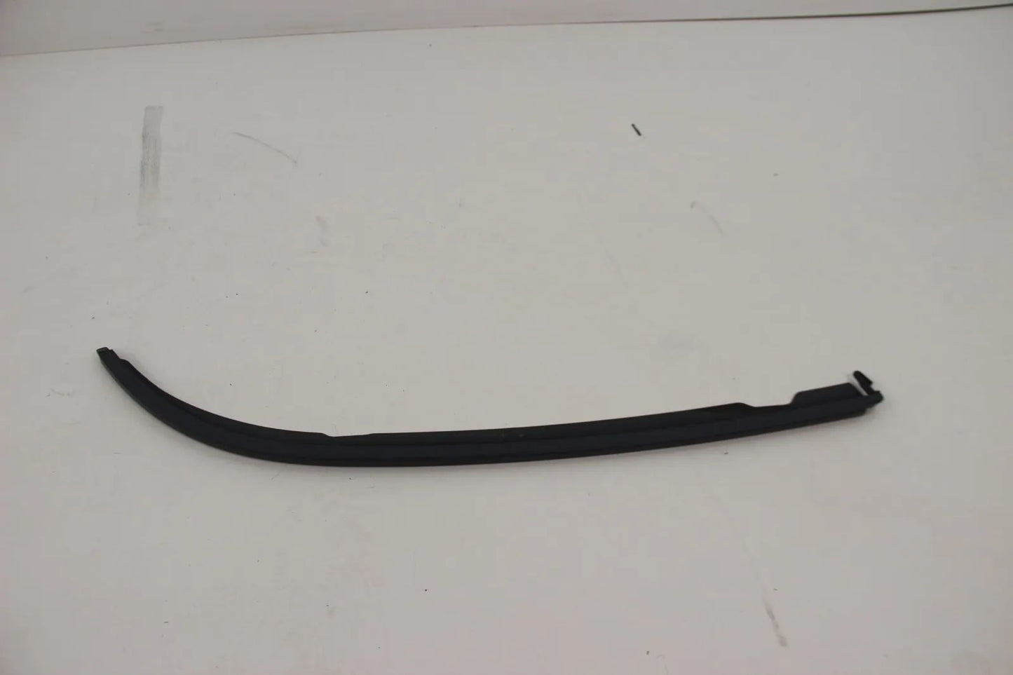 Original BMW E39 5er 520i-540i M5 Blende vorne rechts Grundiert 51138168810