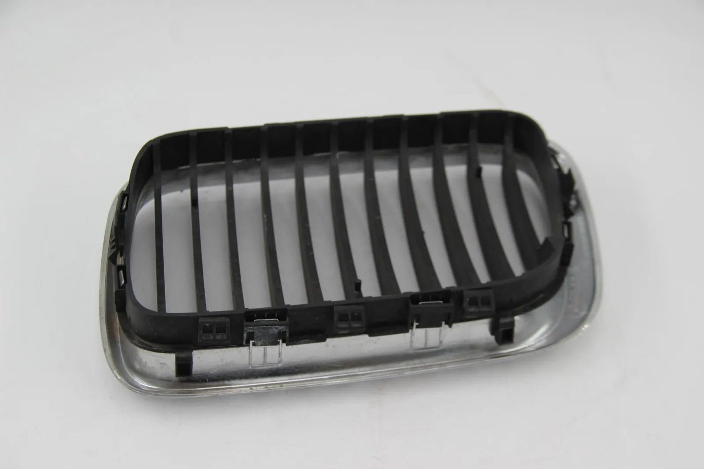 Original BMW E36 3er 316i-328i Ziergitter Niere Vorne Rechts Chrom 51138195094