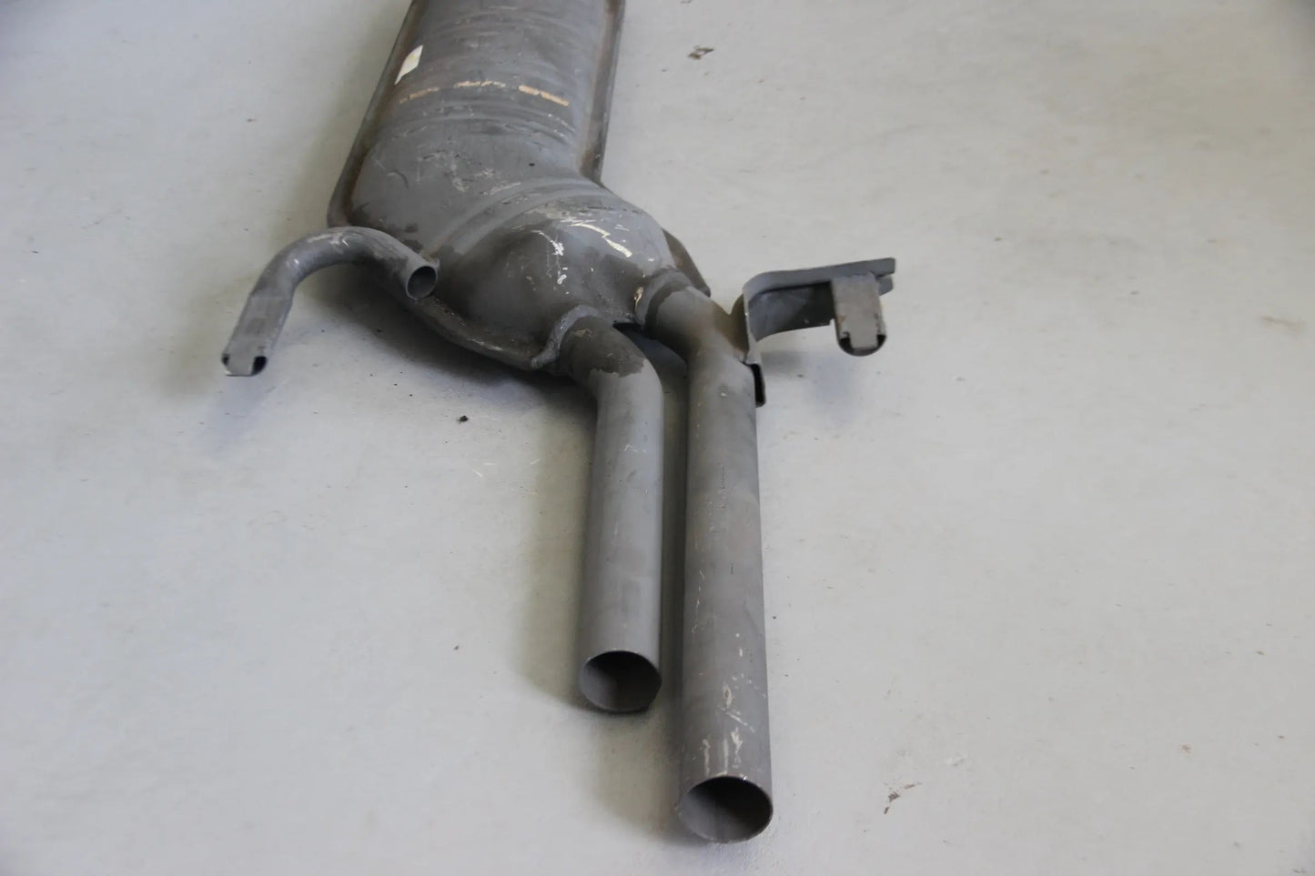 Original BMW E28 528i E24 628CSi Mittelschalldämpfer 18121175880