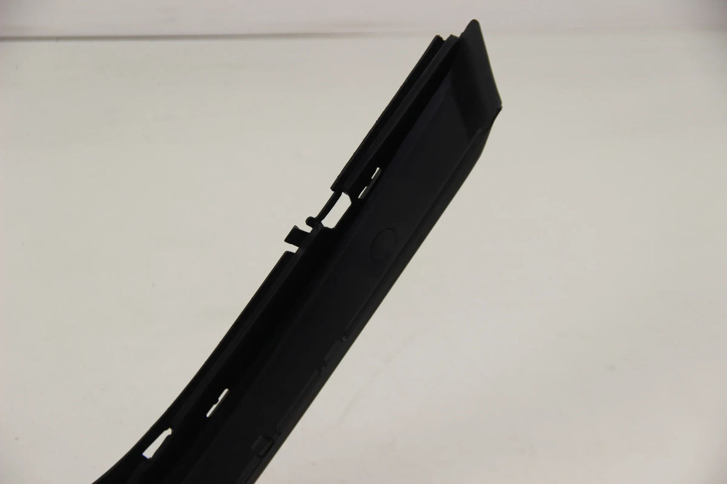 Original BMW E38 728i-750i Limousine Stossleiste vorne rechts 51118125310