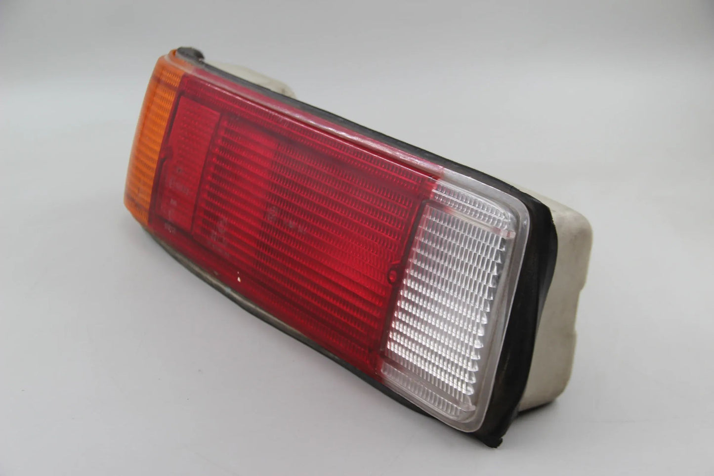Original BMW E21 316-320 320i 323i Heckleuchte links 63211362661
